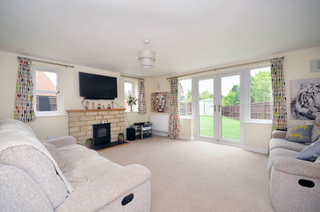 Property photo 3 of 12