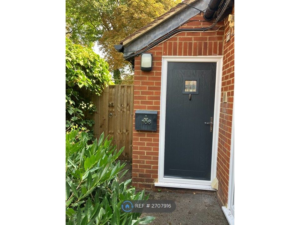 Property photo 2 of 8 Flat Separate Entrance