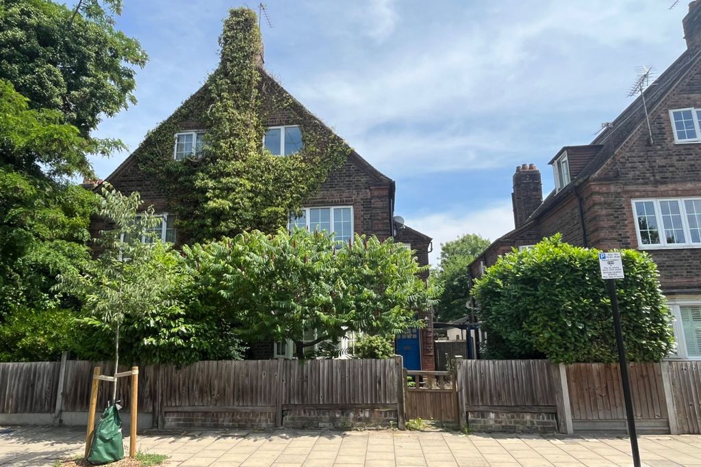 Property photo 1 of 18 79 Valley Road, Streatham, London Sw16 2XL