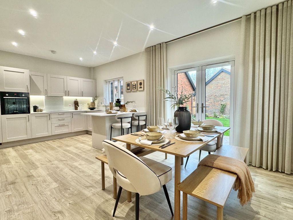 Property photo 3 of 15 Kitchen/Diner