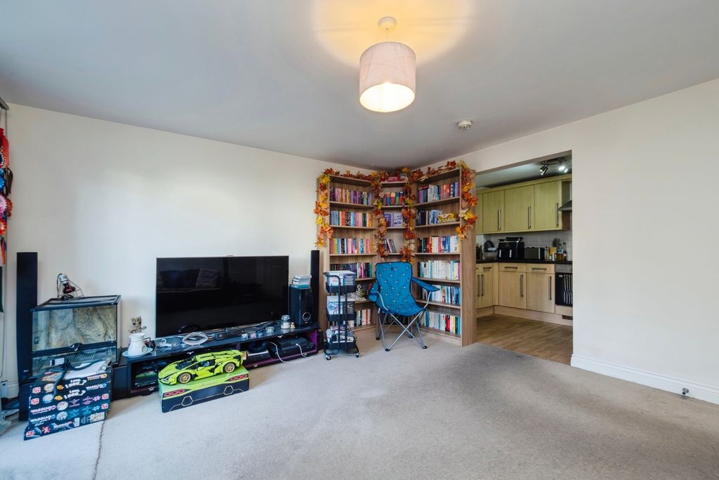 Property photo 3 of 15 Photo