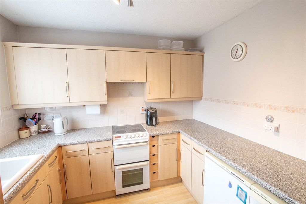 Property photo 2 of 15 Kitchen