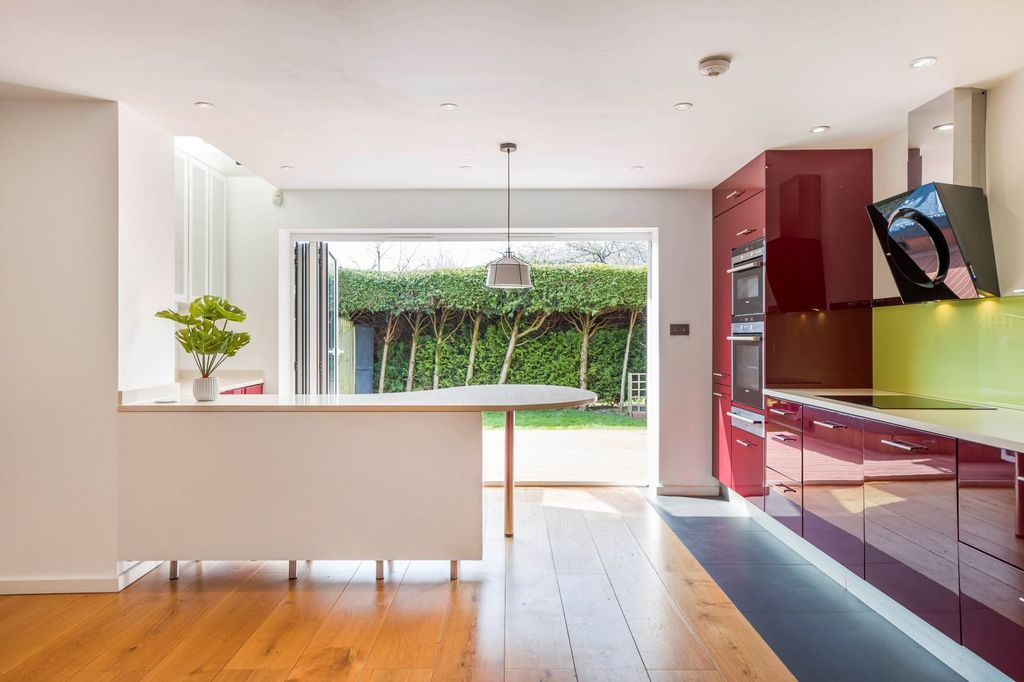 Property photo 2 of 26