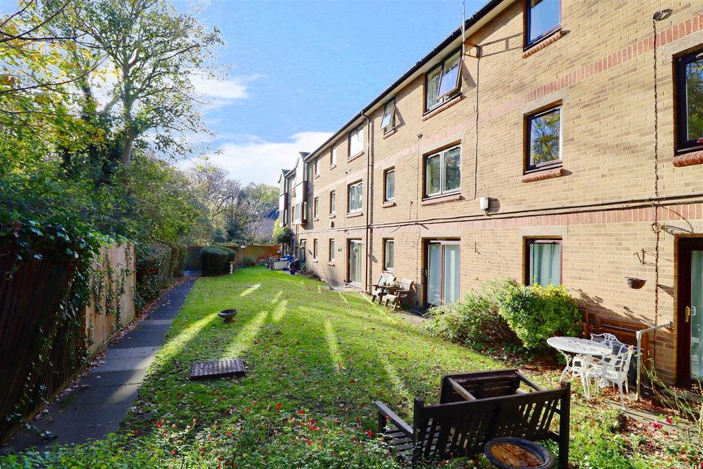 Property photo 2 of 14 Communal Garden