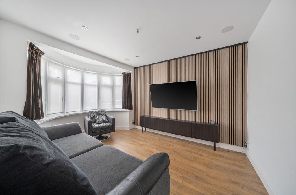 Property photo 2 of 19 Davidson Frost-Wellings, Dfw, Carlyon Avenue, Harr