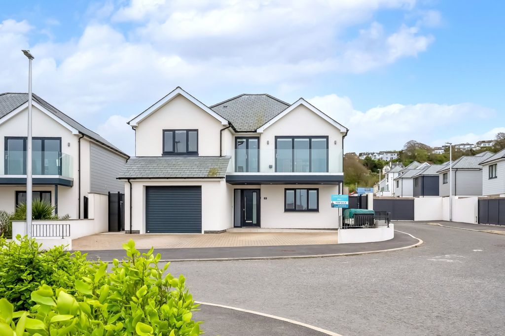 Property photo 1 of 34