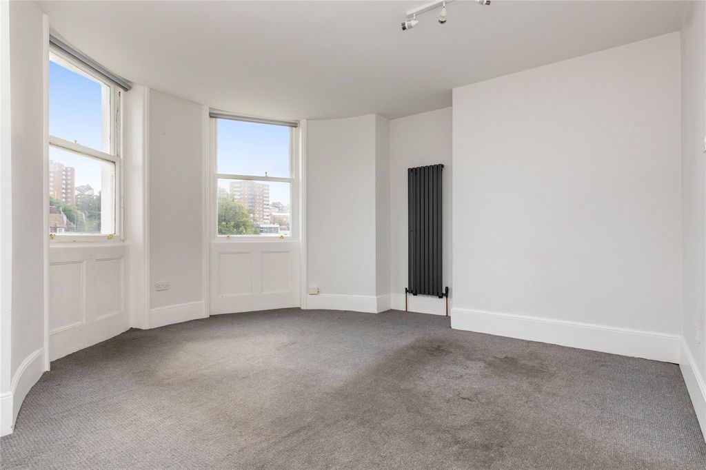 Property photo 3 of 8 Picture No. 01