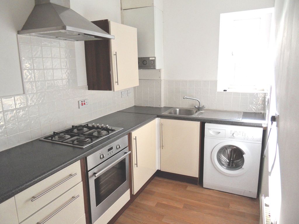 Property photo 3 of 10 Hanham High Street 96A Kitchen