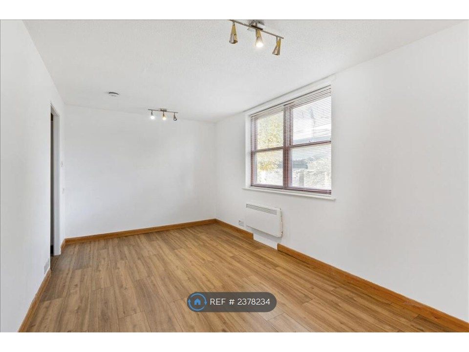 Property photo 1 of 12 Living/Bedroom