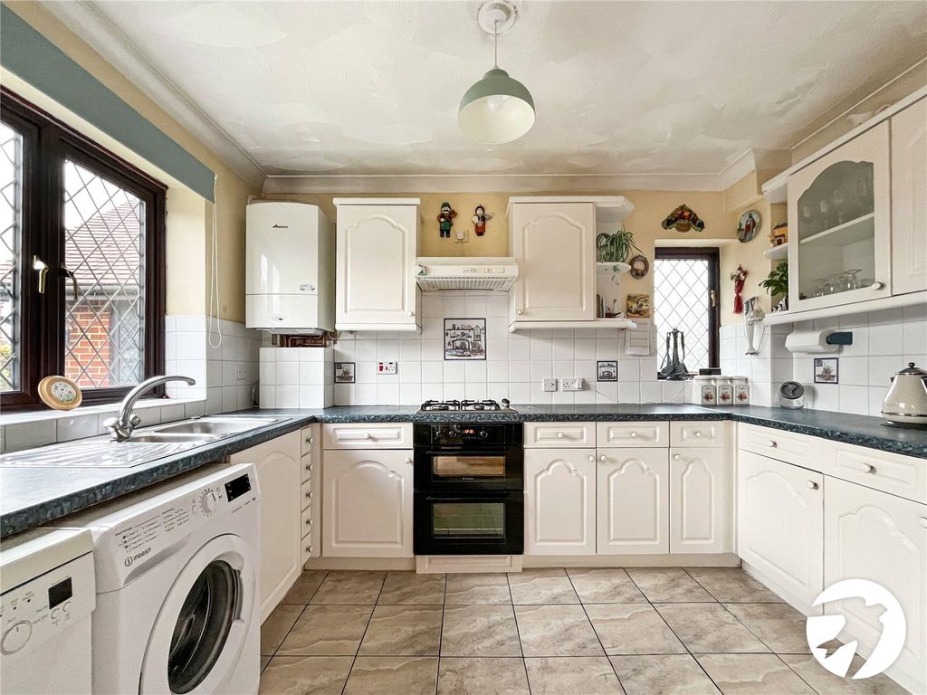 Property photo 3 of 18 Picture No. 15