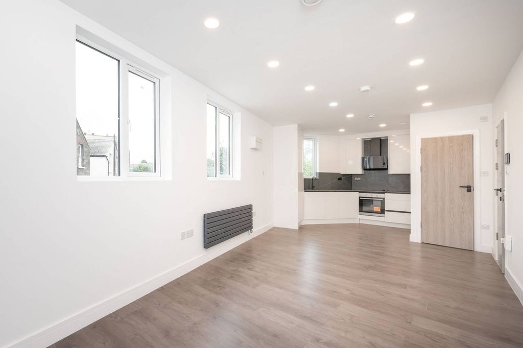 Property photo 1 of 3