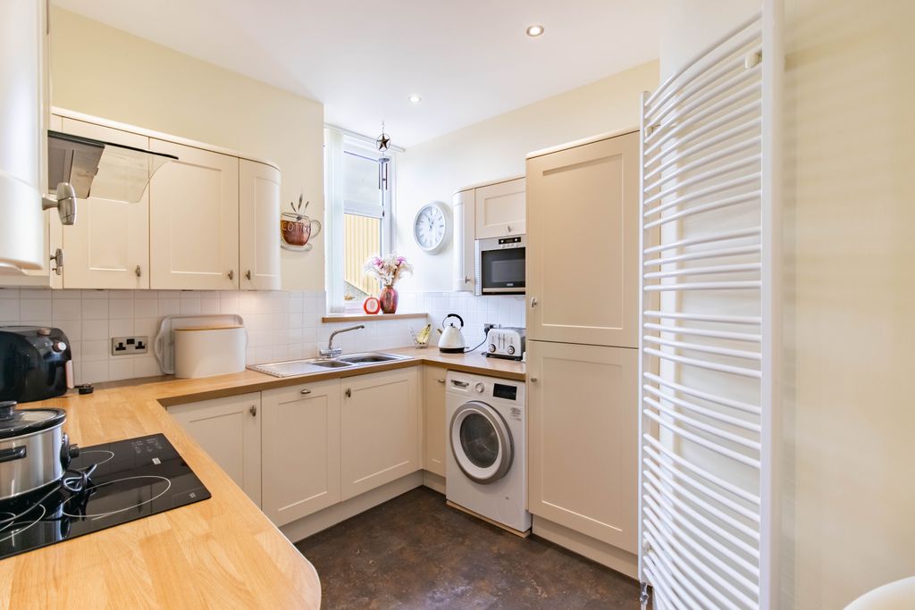 Property photo 3 of 30 Kitchen