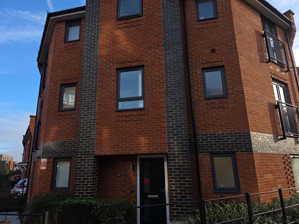 Property photo 1 of 18 700c1Ca8-A499-4997-A465-B4d152B7Fc29