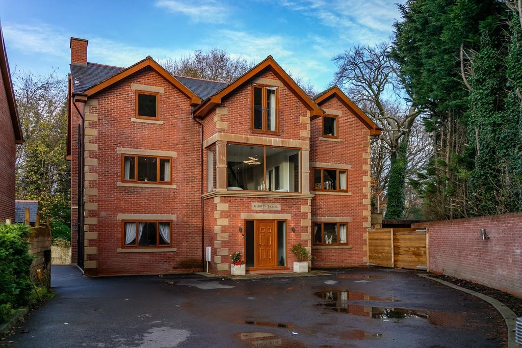Property photo 1 of 31