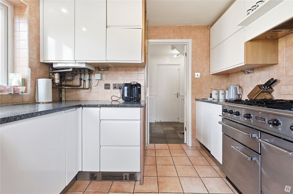 Property photo 3 of 25 Kitchen