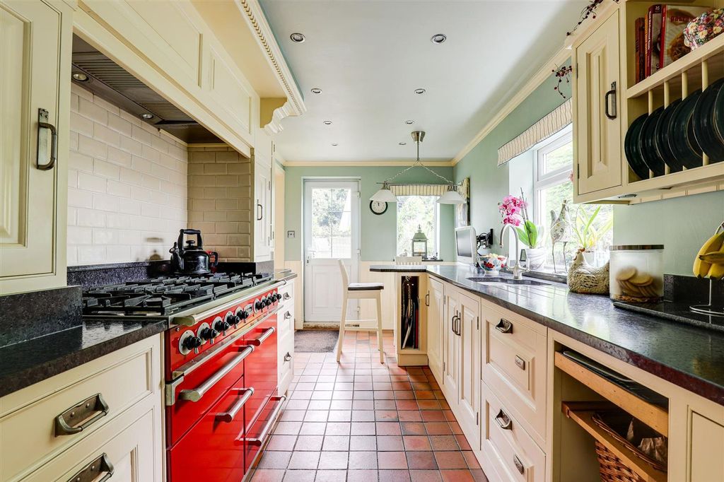 Property photo 3 of 31