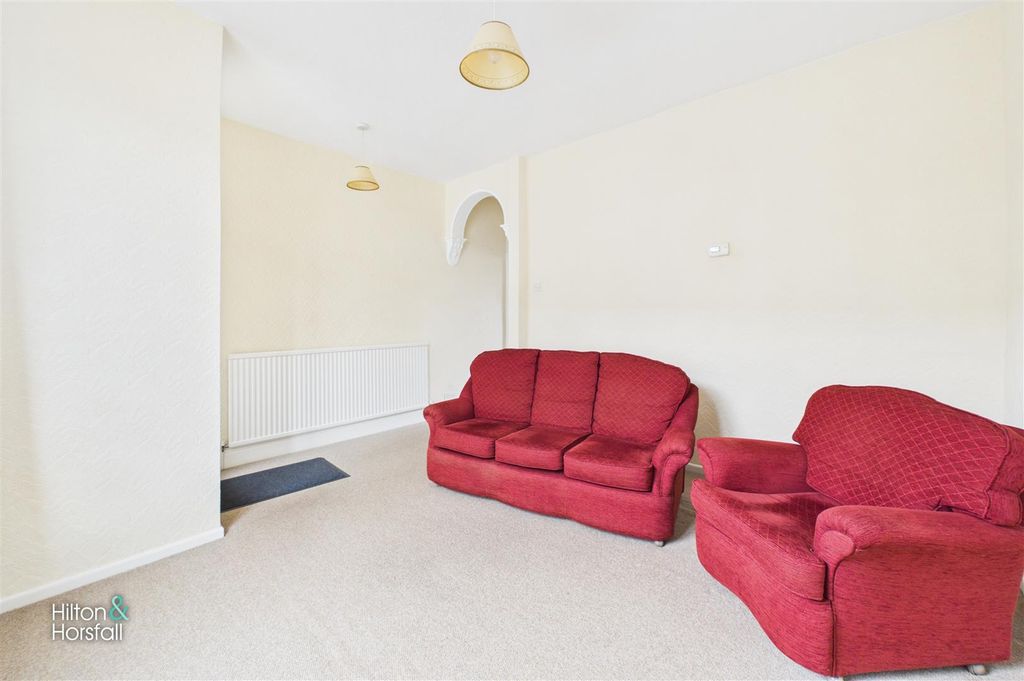 Property photo 3 of 12 Longroyd Road