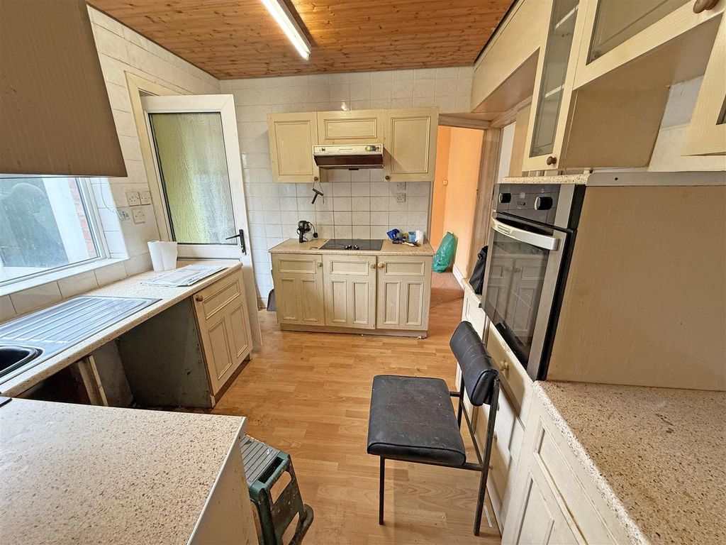 Property photo 3 of 10 Roxby Gardens Kitchen Pic 2.Jpg