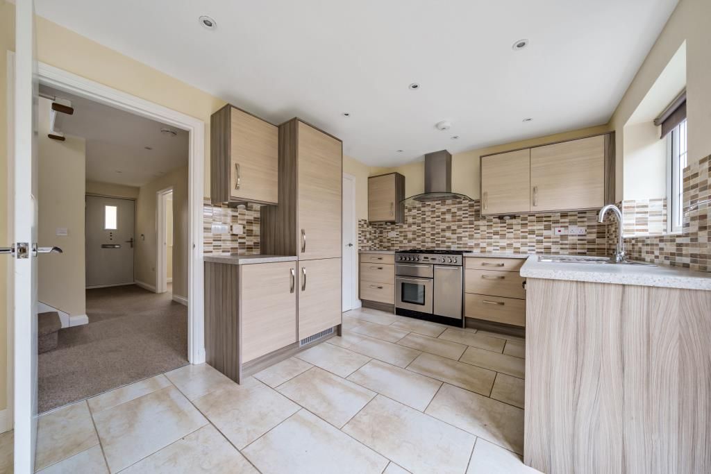 Property photo 3 of 10 Kitchen