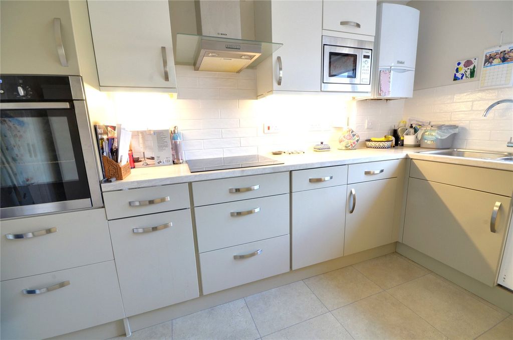 Additional image 9 of 2 bed flat for saleEast Grinstead, West Sussex RH19