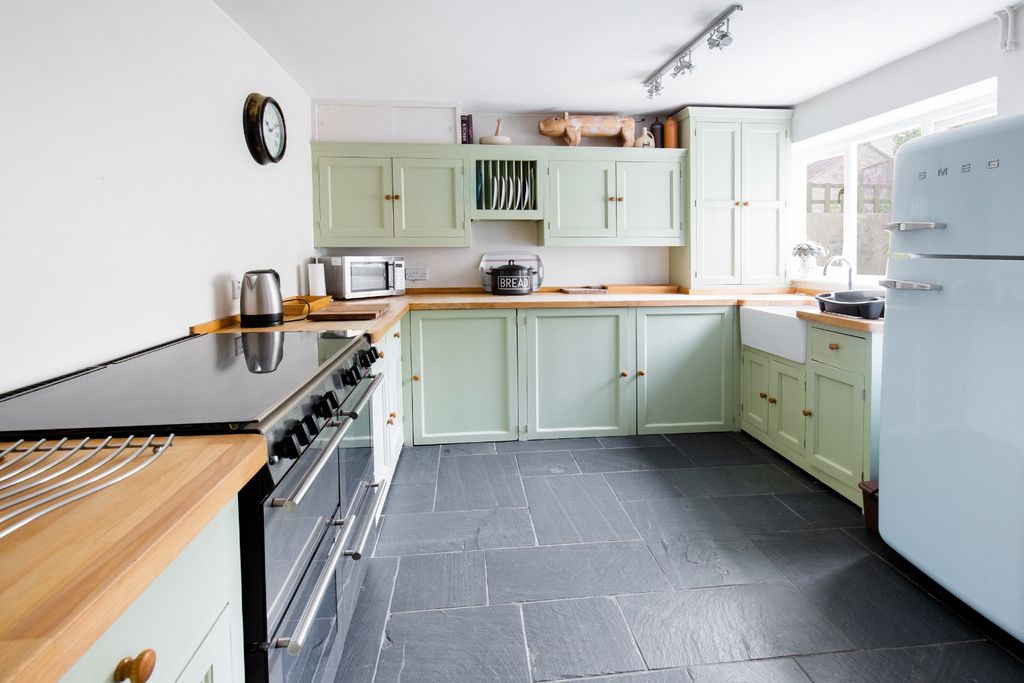 Property photo 3 of 14 2987858
