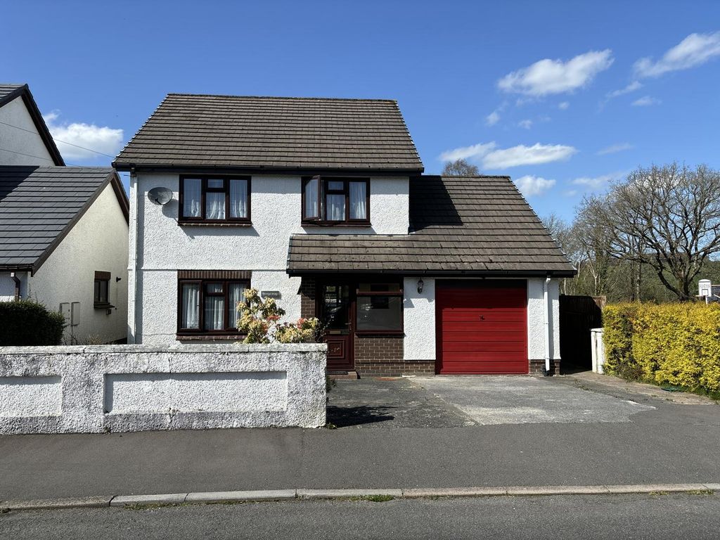 Property photo 1 of 31 Front (Exterior)