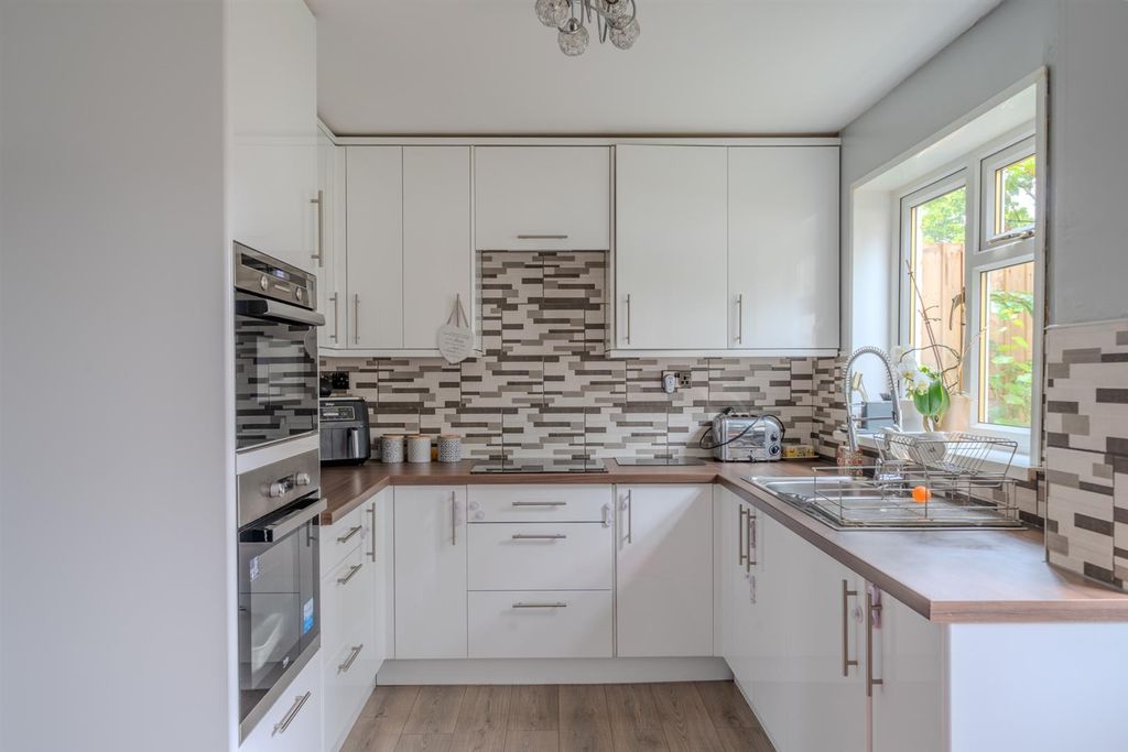Property photo 3 of 22 151 Brynglas-11.Jpg