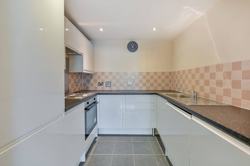 Property photo 3 of 9