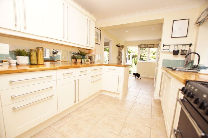 Property photo 3 of 26 Kitchen