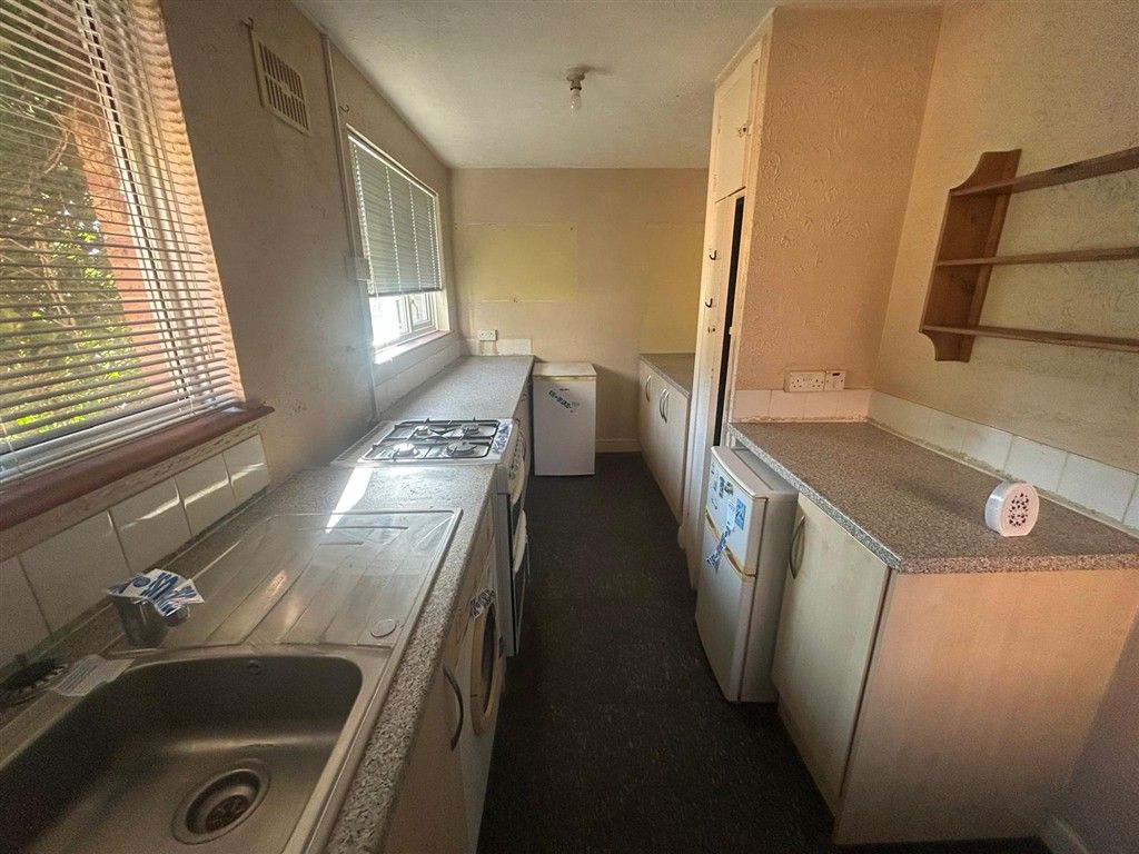 Property photo 3 of 7 Kitchen