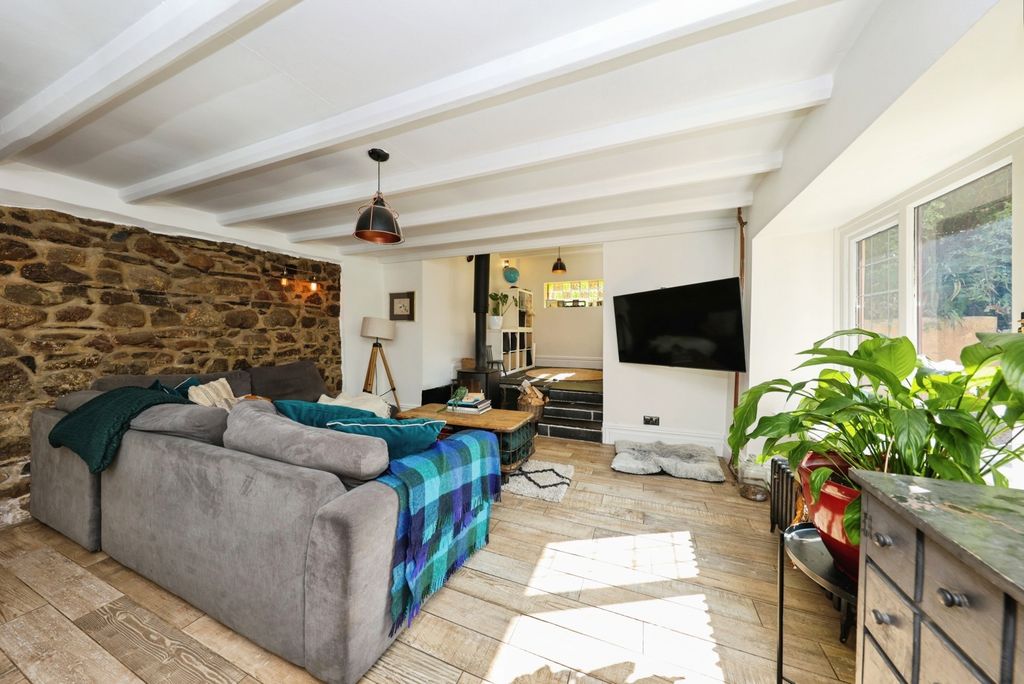 Property photo 3 of 28 Pbox-Img.Jpg