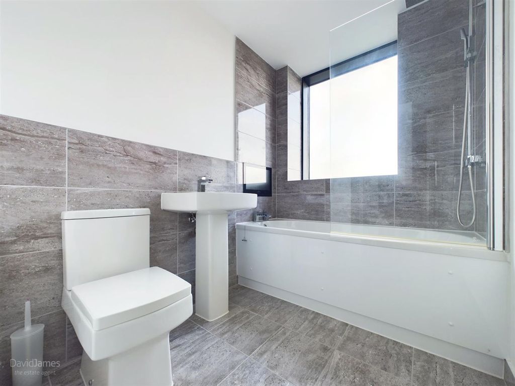 Property photo 3 of 7 Bathroom