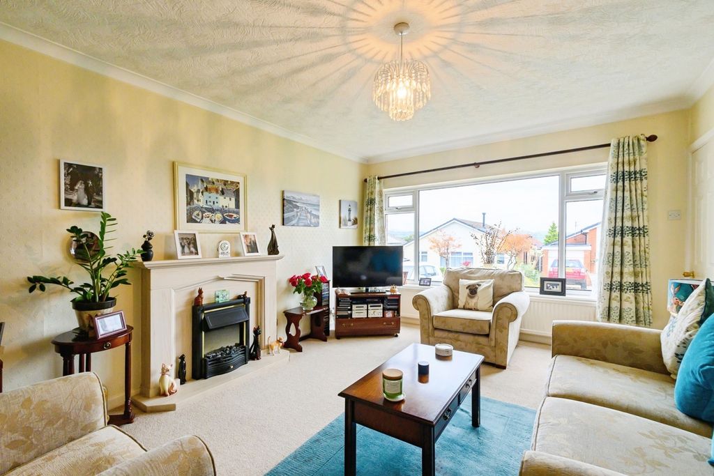 Property photo 3 of 17 Photo