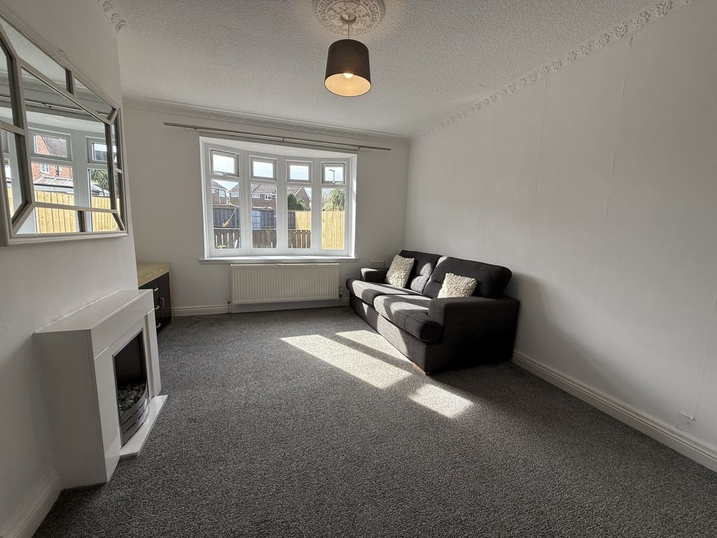 Property photo 2 of 11 Image00024