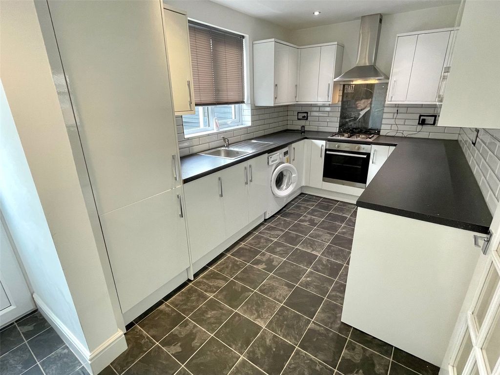 Property photo 3 of 14 Kitchen