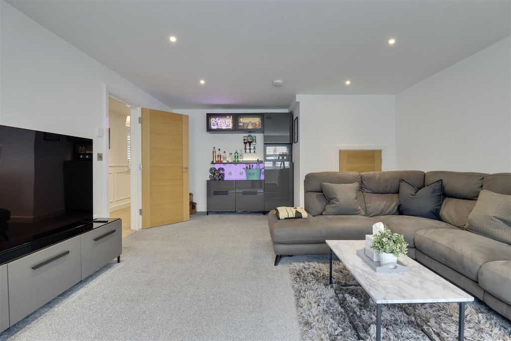 Property photo 3 of 37 C62BA877-Bd43-4E3A-BA21-E04381F865A7_1_201_A.Jpeg