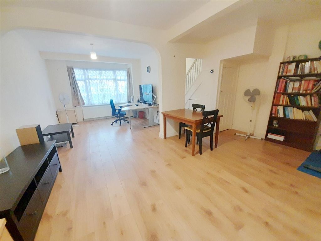 Property photo 2 of 18 1