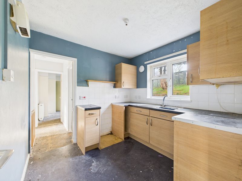 Property photo 2 of 12 Kitchen