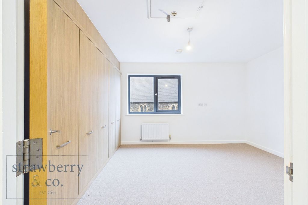 Property photo 3 of 26 Bedroom 1