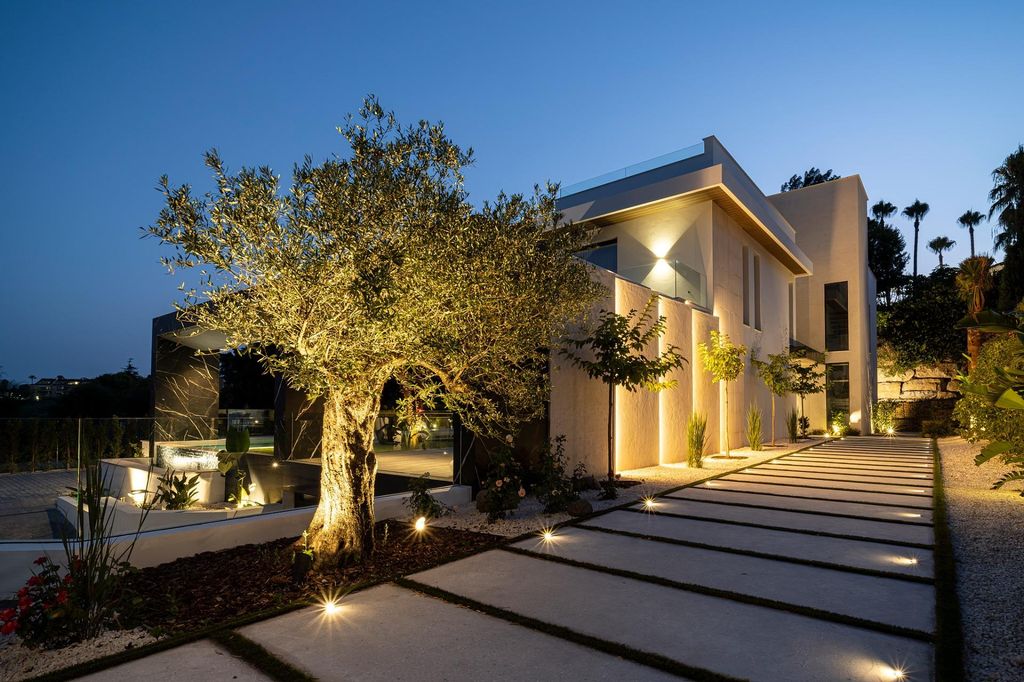 Property photo 1 of 60