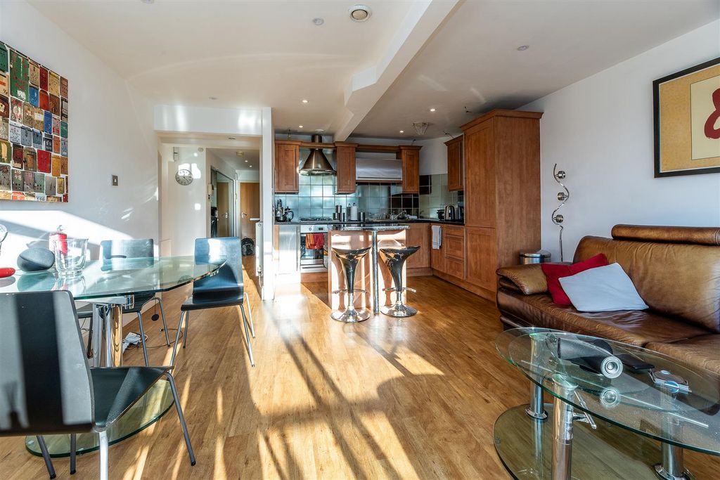 Property photo 3 of 20 41 George Street Trading House 017