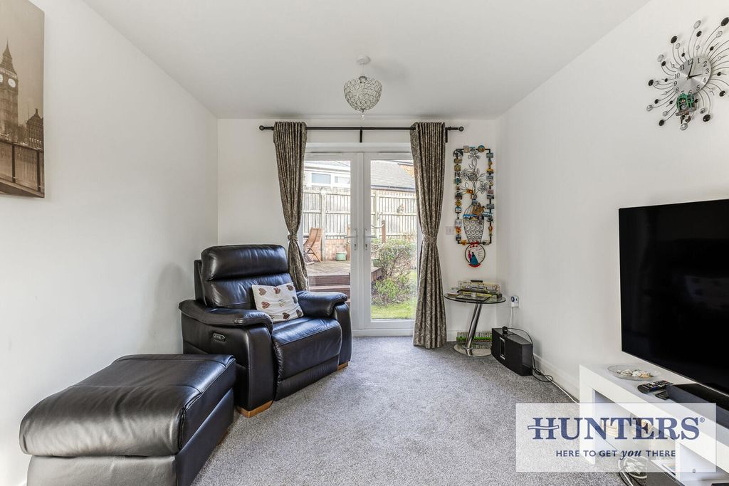 Property photo 2 of 24 Living Room