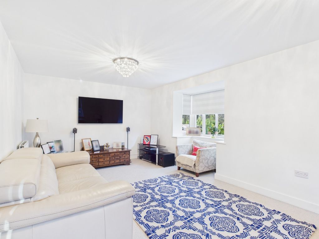 Property photo 2 of 18 4696765