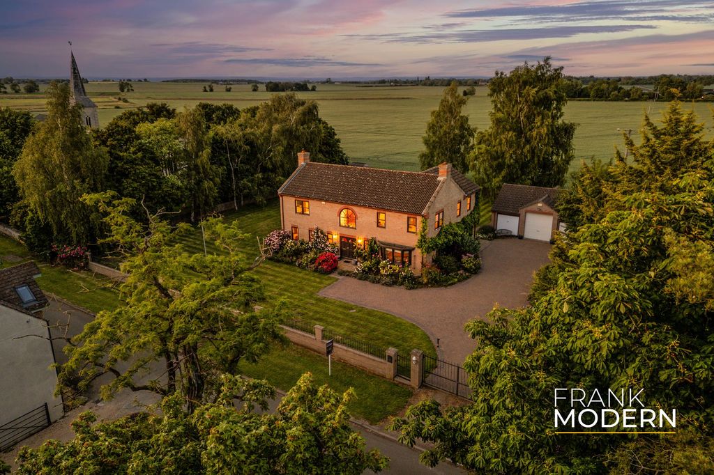 Property photo 1 of 35 Dusk