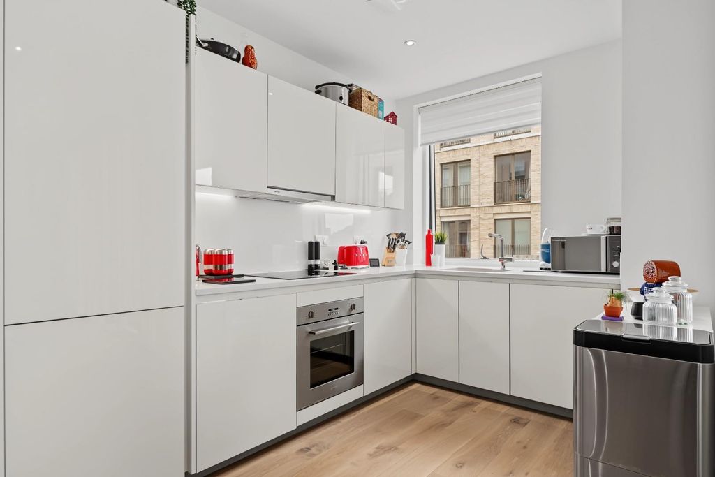 Property photo 3 of 12 Kitchen