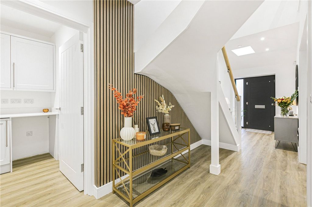 Property photo 2 of 19 Hallway