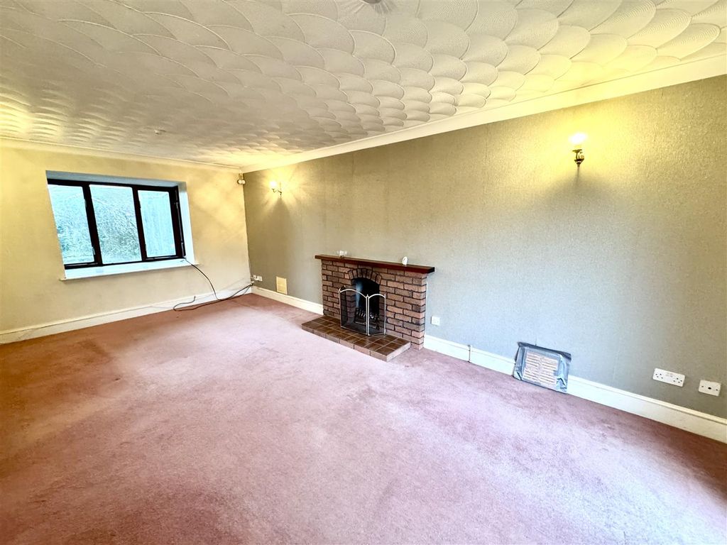 Property photo 2 of 21 Living Room