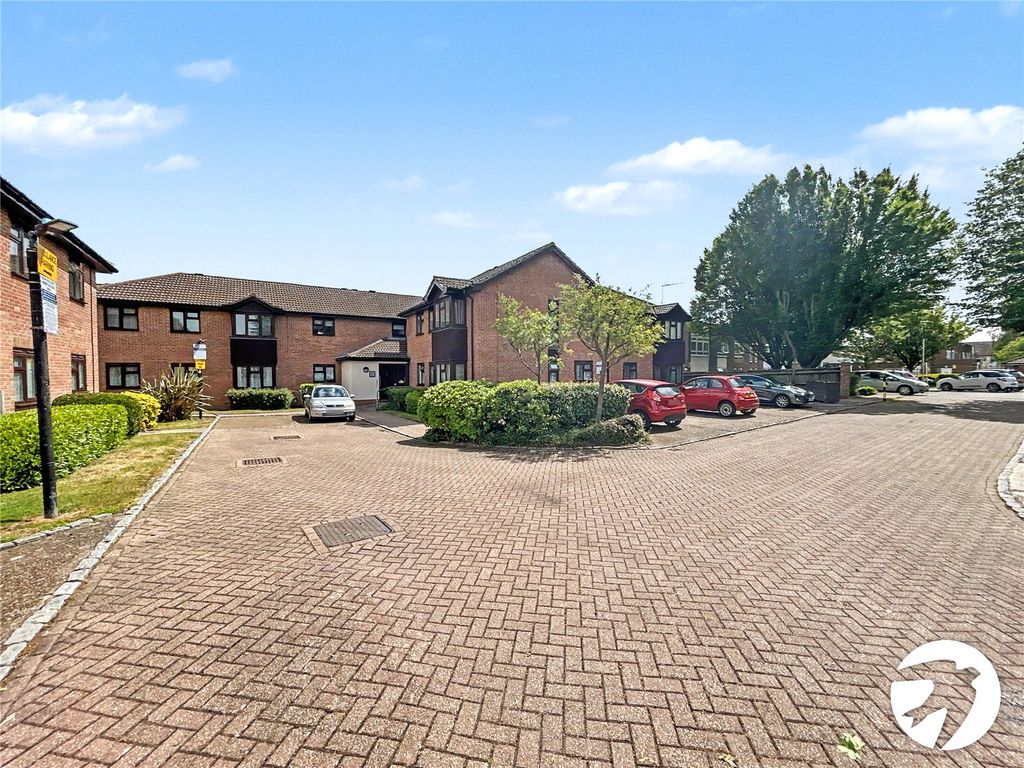 Property photo 2 of 18 Picture No. 24