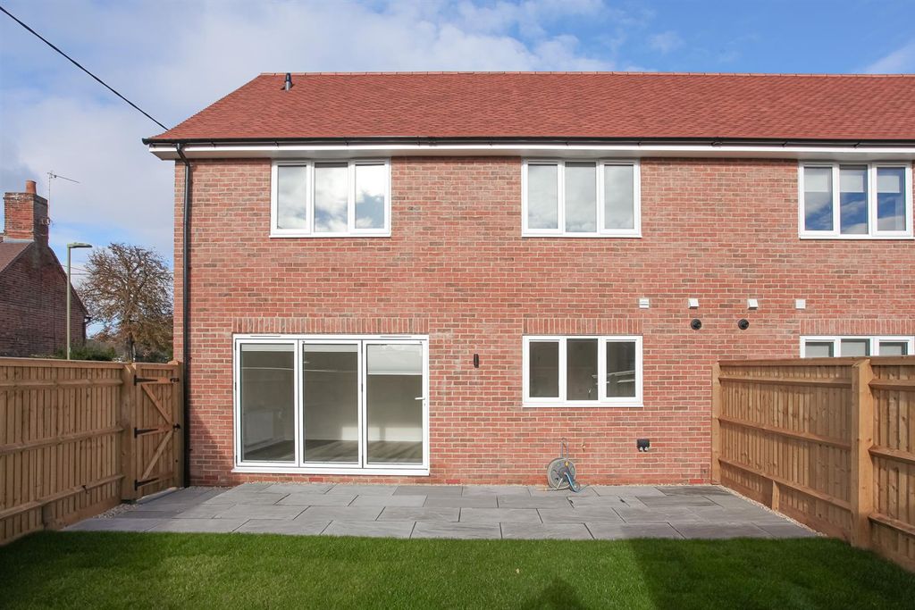 Property photo 1 of 11 The Back.Jpg