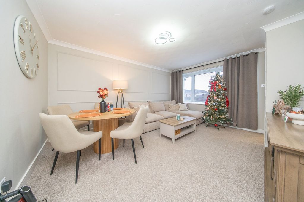 Property photo 2 of 21 Lounge